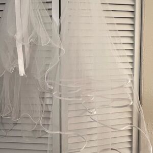 Elegant White Bridal Veil